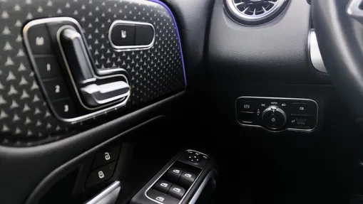 MERCEDES-BENZ GLB GLB 200 Progressive 7G-DCT