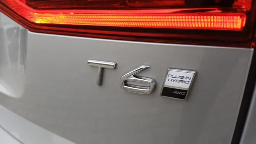 VOLVO XC60 XC60 T6 Plug-In Hybrid AWD Plus Dark aut