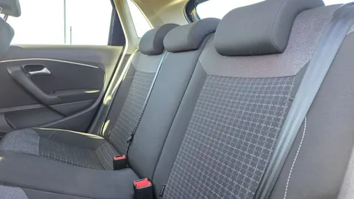 VOLKSWAGEN Polo -