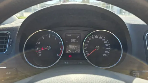 VOLKSWAGEN Polo -