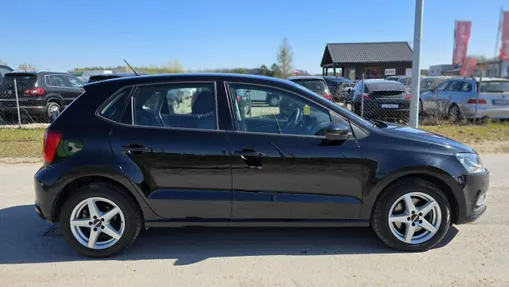 VOLKSWAGEN Polo -