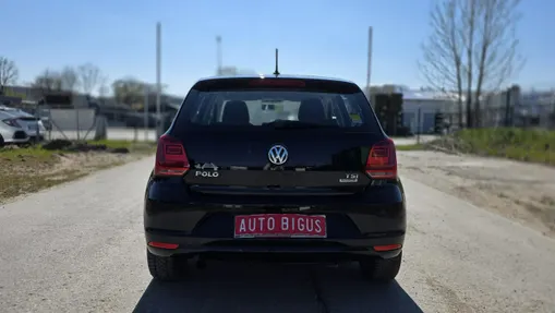 VOLKSWAGEN Polo -