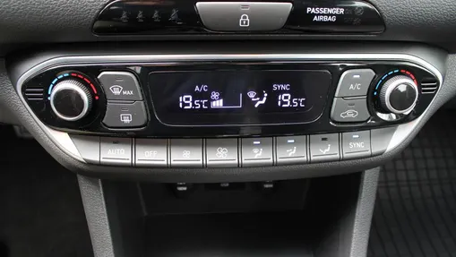 HYUNDAI i30 i30 1.5 T-GDI 48V Smart DCT