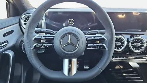 MERCEDES-BENZ A Klasa A 220 4-Matic AMG Line 8G-DCT