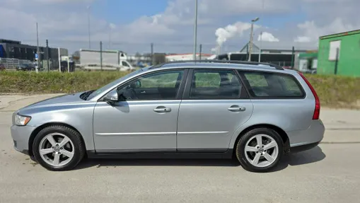VOLVO V50 -
