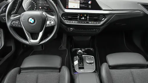 BMW Seria 1 118i Sport Line