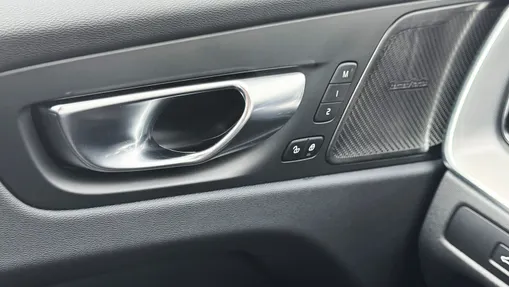 VOLVO XC60 XC60 T6 Plug-In Hybrid AWD Plus Black Edition aut