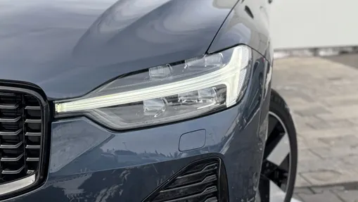 VOLVO XC60 XC60 T6 Plug-In Hybrid AWD Ultra Dark aut