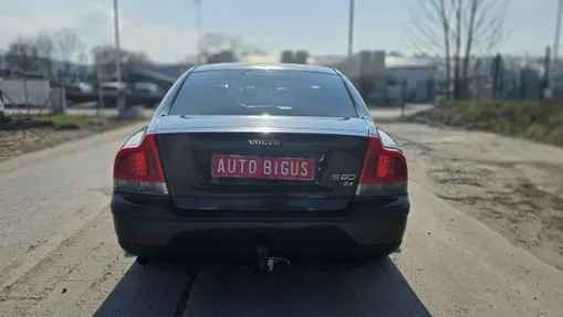 VOLVO S60 -