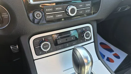 VOLKSWAGEN Touareg -