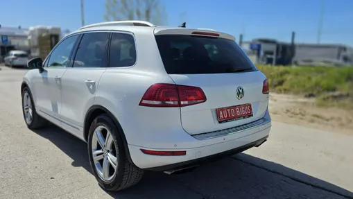 VOLKSWAGEN Touareg -