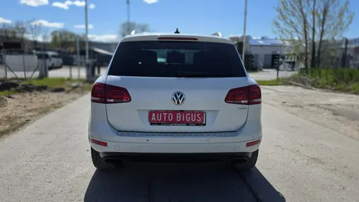 VOLKSWAGEN Touareg -