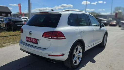 VOLKSWAGEN Touareg -