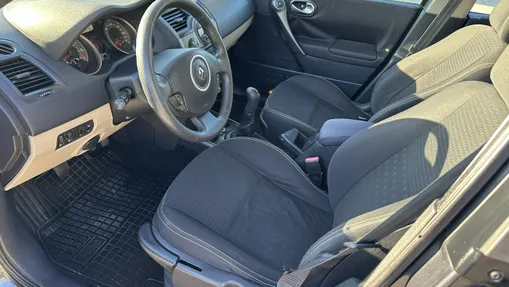 RENAULT Megane -