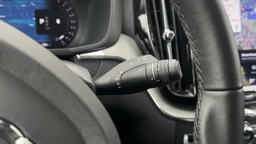 VOLVO XC60 XC60 B5 B AWD Plus Dark aut