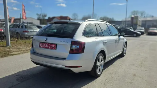 SKODA Octavia -