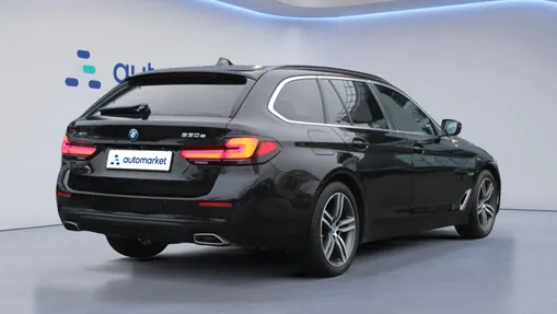 BMW Seria 5 530e xDrive Luxury Line aut