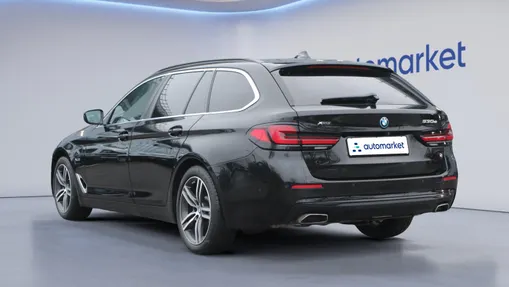 BMW Seria 5 530e xDrive Luxury Line aut