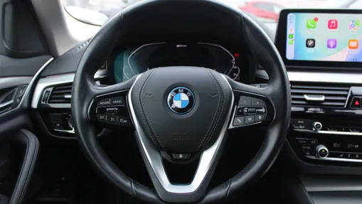 BMW Seria 5 530e xDrive Luxury Line aut