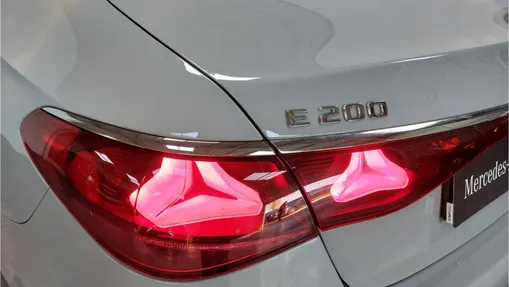 MERCEDES-BENZ E Klasa E 200 mHEV Avantgarde 9G-Tronic