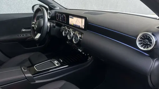 MERCEDES-BENZ A Klasa A 250 e PHEV AMG Line 8G-DCT