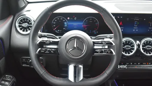 MERCEDES-BENZ GLB GLB 220 d 4-Matic AMG Line 8G-DCT