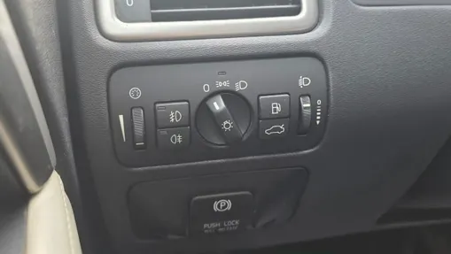 VOLVO XC70 -