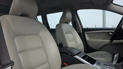 VOLVO XC70 -
