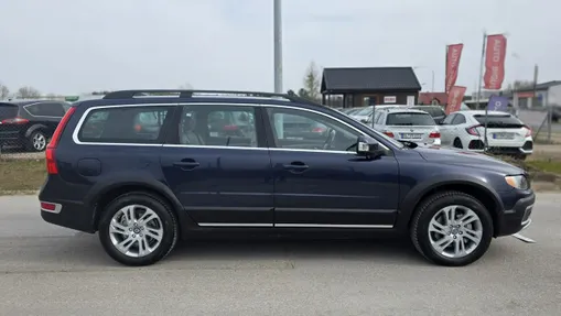 VOLVO XC70 -