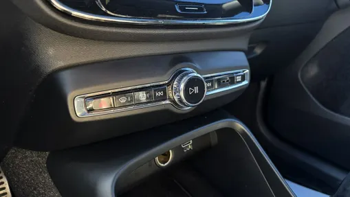 VOLVO XC40 -