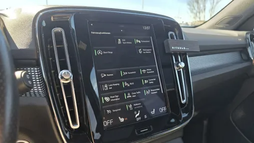 VOLVO XC40 -