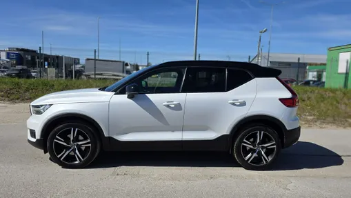 VOLVO XC40 -