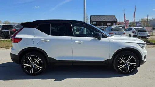 VOLVO XC40 -