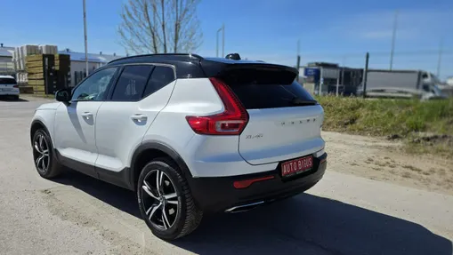 VOLVO XC40 -