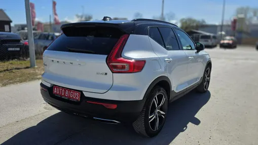 VOLVO XC40 -