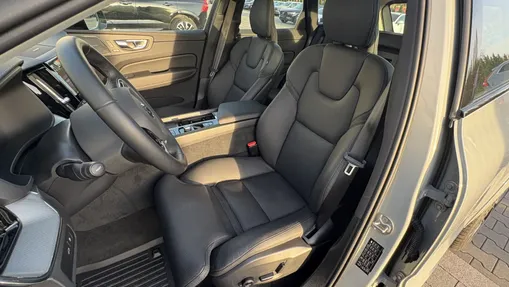 VOLVO XC60 XC60 T6 Plug-In Hybrid AWD Ultra Dark aut