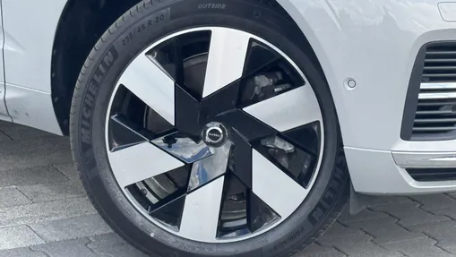 VOLVO XC60 XC60 T6 Plug-In Hybrid AWD Ultra Bright aut