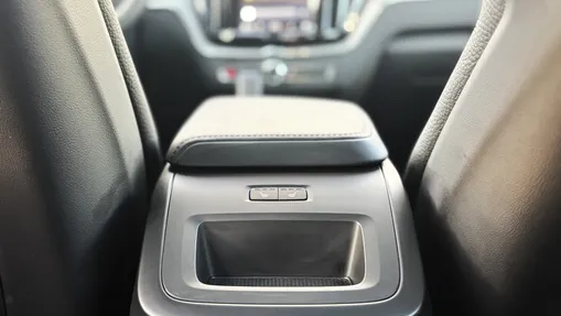 VOLVO XC60 XC60 T6 Plug-In Hybrid AWD Ultra Dark aut