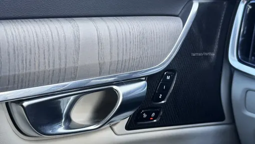 VOLVO V90 V90 T8 AWD Plug-In Hybrid Plus Dark aut
