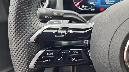 MERCEDES-BENZ A Klasa A 250 e PHEV AMG Line 8G-DCT