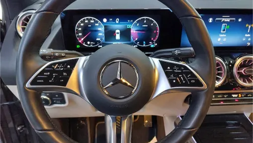 MERCEDES-BENZ GLA GLA 200 d Progressive 8G-DCT