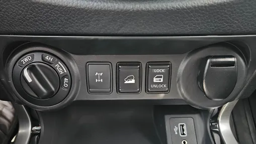 NISSAN Navara Navara 2.3 dCi Tekna aut