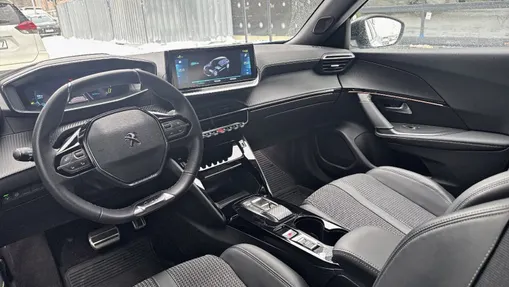 PEUGEOT 2008 e-2008 GT