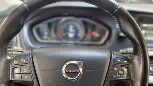 VOLVO V40 -