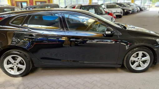 VOLVO V40 -