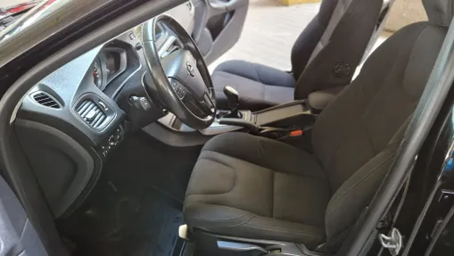 VOLVO V40 -