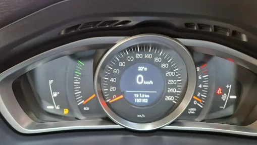 VOLVO V40 -
