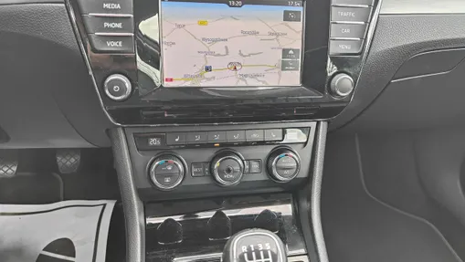SKODA Superb -