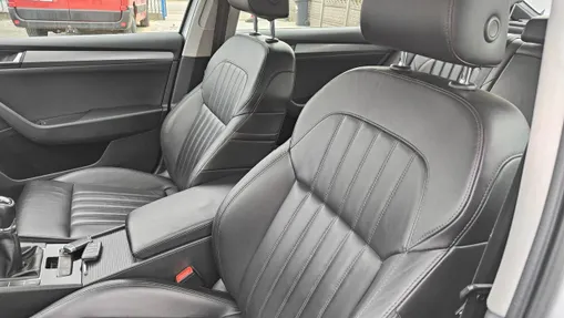 SKODA Superb -