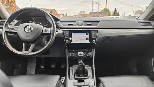 SKODA Superb -